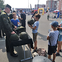 Белорусские военнослужащие приняли участие в семейном фестивале профессий