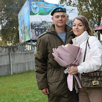 Брестские десантники поздравили мам с наступающим праздником