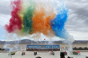 Праздничный салют в честь открытия АрМИ