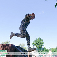Участники чемпионата дружественных армий государств-участников СНГ по многоборью ВСК преодолели полосу препятствий