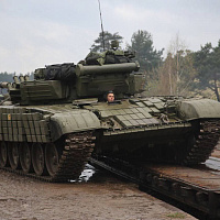 Гродненские танкисты совершают марш в назначенный район