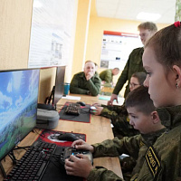 Воспитанники военно-патриотического клуба «Гвардейцы 120-й» посетили столичную механизированную бригаду