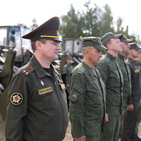 Торжественное вручение личному составу инженерных войск новой техники