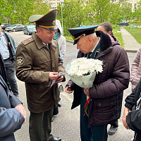 В Первомайском районе столицы поздравили ветеранов Великой Отечественной войны с наступающим праздником