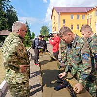 На каникулы — в армию