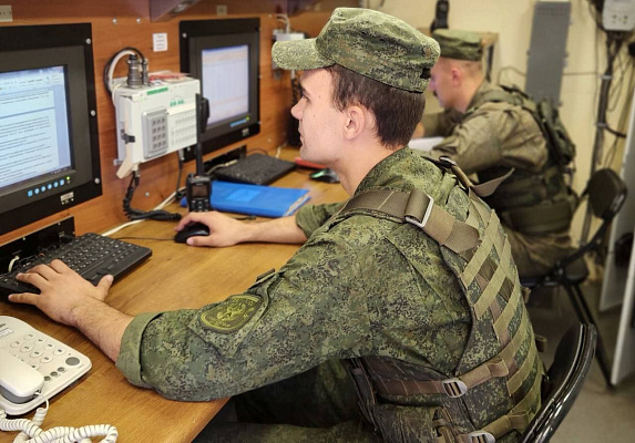 Выполняют задачи по обеспечению связи
