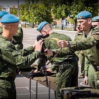 Торжественная церемония вручения оружия и военной техники военнослужащим 38 одшбр