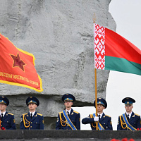 Брестские десантники возложили цветы в мемориальном комплексе «Брестская крепость-герой»