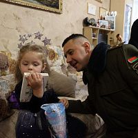 Военнослужащие поздравили воспитанников Кобринской детской деревни 