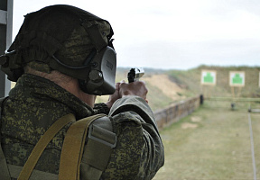 Занятия по огневой подготовке с военнослужащими артиллерийской бригады СЗОК