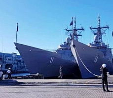 ВМС Чили приняли два бывших австралийских фрегата ПВО класса «Аделаида»