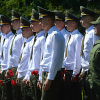 Товарищи офицеры!