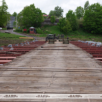 В Бешенковичах военнослужащие 30-й отдельной железнодорожной бригады завершают наведение понтонного моста через Западную Двину