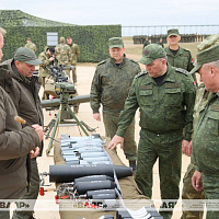 Посещение выставки вооружения и военной техники в рамках учения «Запад-2025»