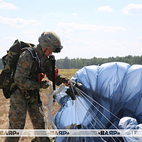 Десантирование белорусских и китайских военнослужащих в рамках антитеррористической тренировки «Атакующий сокол»