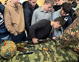Профориентационное мероприятие со школьниками провели военнослужащие 103 овдбр