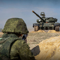 Новобранцы проходят курс начальной военной подготовки на полигонах