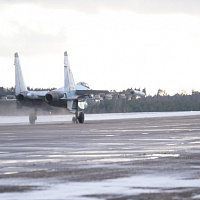 Многоцелевые истребители СУ-35С ВКС России прибыли в Беларусь (видео)