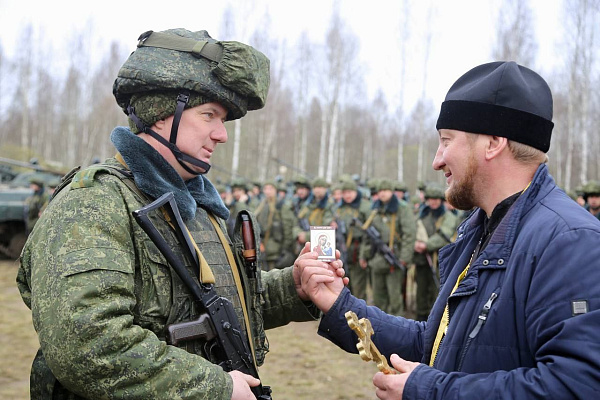 С военнослужащими, призванными из запаса в состав 19 омбр, проводится  работа по духовно-нравственному воспитанию 