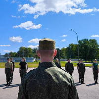В 6 омбр продолжает работу военно-патриотический лагерь 