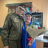  В Вооружённых Силах военнослужащие поздравили  матерей с праздником — Днём матери