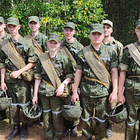 Курсанты изучают военное дело