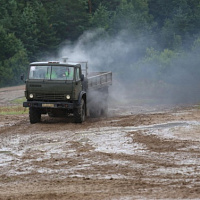 На максимально возможных скоростях