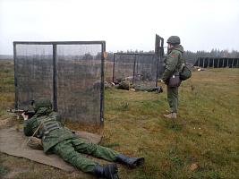 Занятия по огневой подготовке с военнослужащими из числа нового пополнения