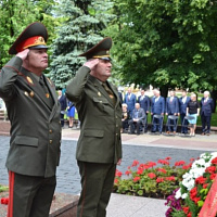 Головы в скорби склонив