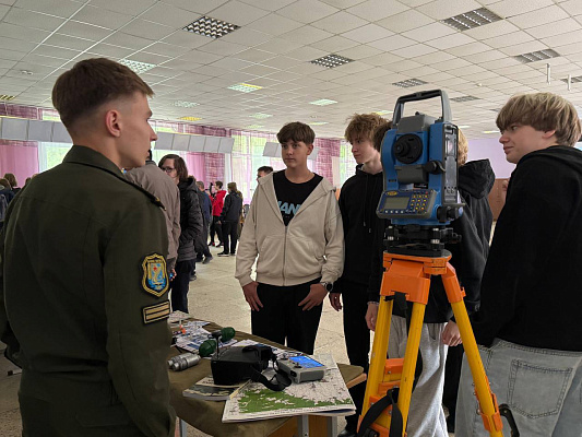 Школьники посетили военный факультет в БГУ
