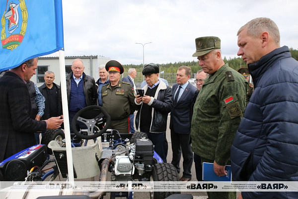 Участники пленума ДОСААФ СНГ посетили Специализированную детско-юношескую спортивно-техническую школу по автомотоспорту