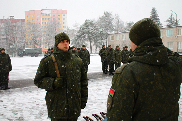 В МВК прошёл торжественный ритуал вручения оружия военнослужащим срочной военной службы