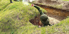 Занятия по метанию гранат с курсантами военно-транспортного факультета в БелГУТ