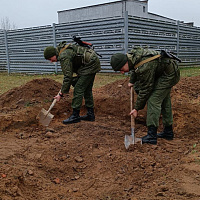 С упором на практику