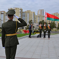 Солдаты РПК возложили цветы к стеле «Минск – город-герой».