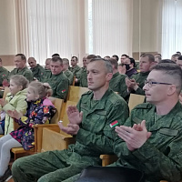 Песня служить помогает