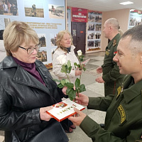  В Вооружённых Силах военнослужащие поздравили  матерей с праздником — Днём матери