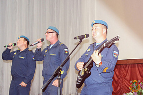 «Псковский десант» пел и плясал