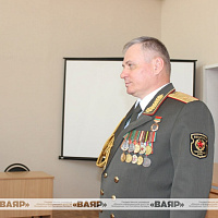 Генерал-майор Владимир Белый простился с Боевым Знаменем ЗОК
