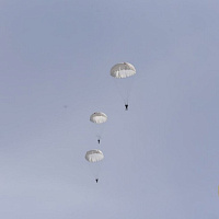 Военнослужащие войсковой части 89417 совершили десантирование