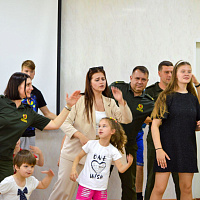 Военнослужащие присоединились к акции «Соберем детей в школу»