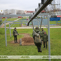Гвардейцы готовятся к первому прыжку