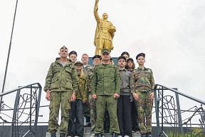 Воспитанники военно-патриотического клуба навели порядок на территории памятника