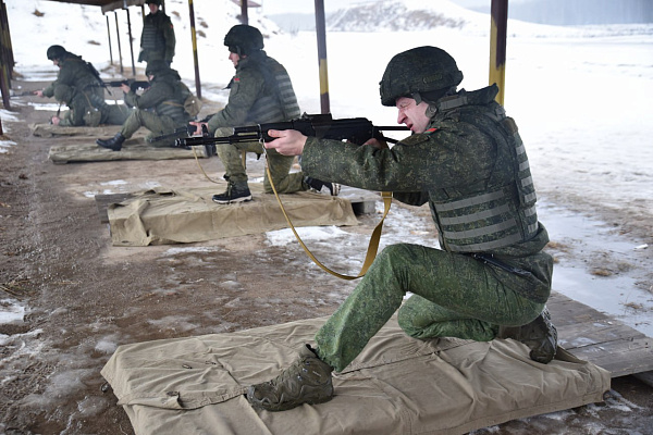 Занятия по огневой подготовке с личным составом 48-го отдельного батальона радиоэлектронной борьбы