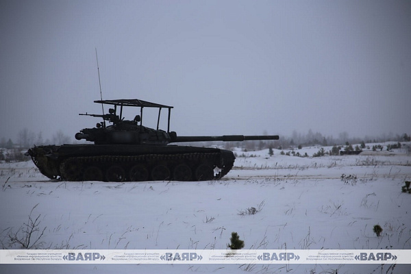 Занятия по огневой подготовке в одном из танковых подразделений 6 омбр
