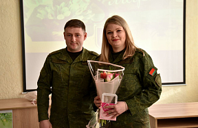 В 48 об РЭБ женщин-военнослужащих поздравили с наступающим праздником