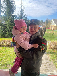 Военнослужащие посетили воспитанников Борисовского специализированного дома ребенка