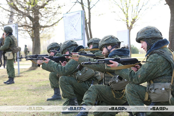На одном из полигонов ВВС и войск ПВО подразделения 120 зрбр отрабатывают мероприятия одиночной подготовки