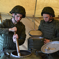 С упором на практику