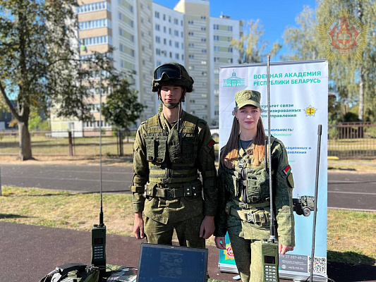 Курсанты Военной академии организовали интерактивные площадки для школьников